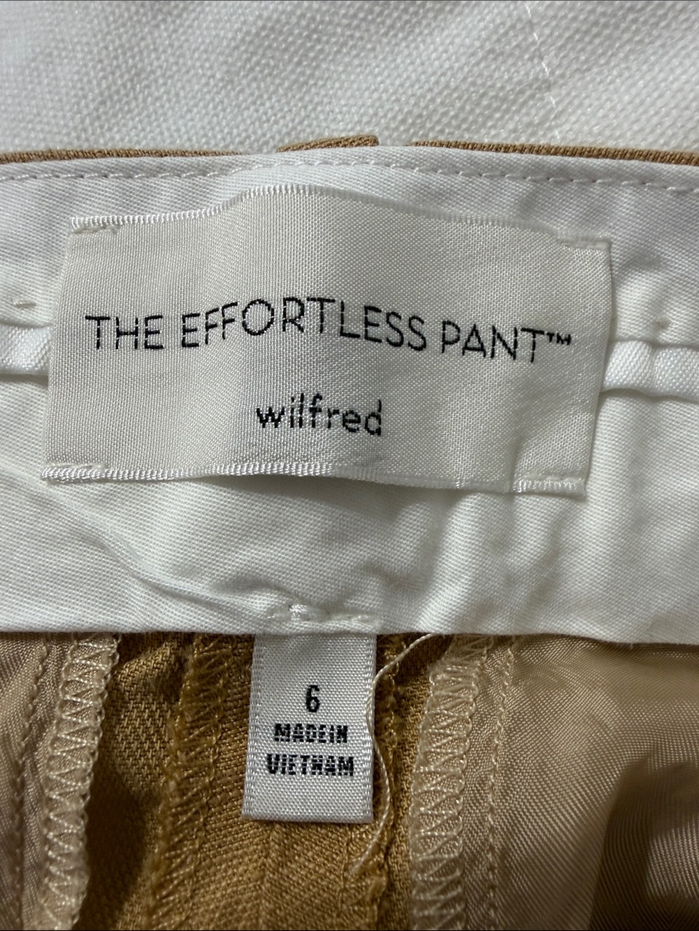 Aritzia
The Effortless Pant Cruise Linen* - Picture 4 of 6